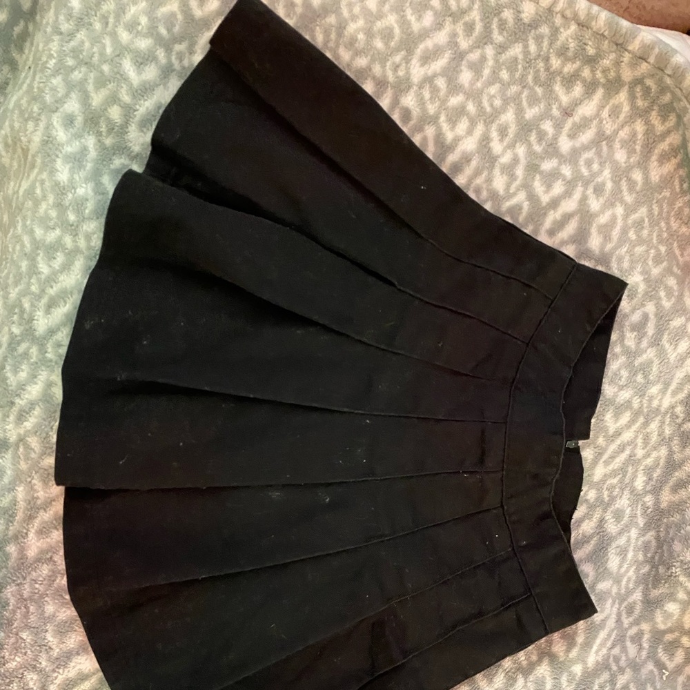brandy melville pleated skirt